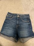 Jeansshorts i strl 34