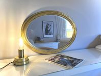 Oval, guldig spegel