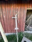 vattenpump / Gårdspump