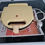 Våffeljärn från Ellos, modell LW-70B Effekt 700W 230V / 5