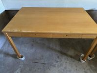 Skrivbord/matbord