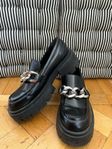 Svarta skor 40 stlk