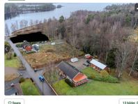 tomt nära sjö