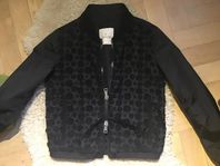 MONCLER svart jacka / blommor 
