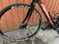  Elegant , robust, Merida race cykel
