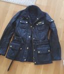 Barbour International Polarquilt NYSKICK nypris 2300kr