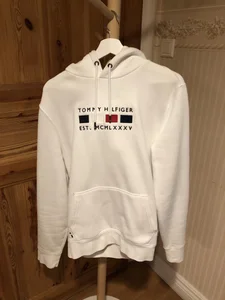 Tommy Hilfiger vit hoodie - perfekt för vardagen