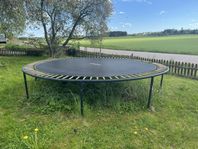studsmatta ca 4m bortskänkes