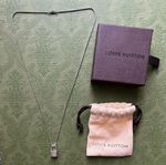 Louis Vuitton key lock halsband i silver