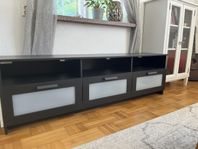 TV-bänk bortskänkes 