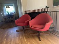 Två snurrfåtöljer