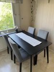 Bord + 4 stolar  (Bord - Lisabo & Stolar -Bergmund)