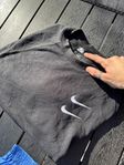 Två olika Nike Hoodies
