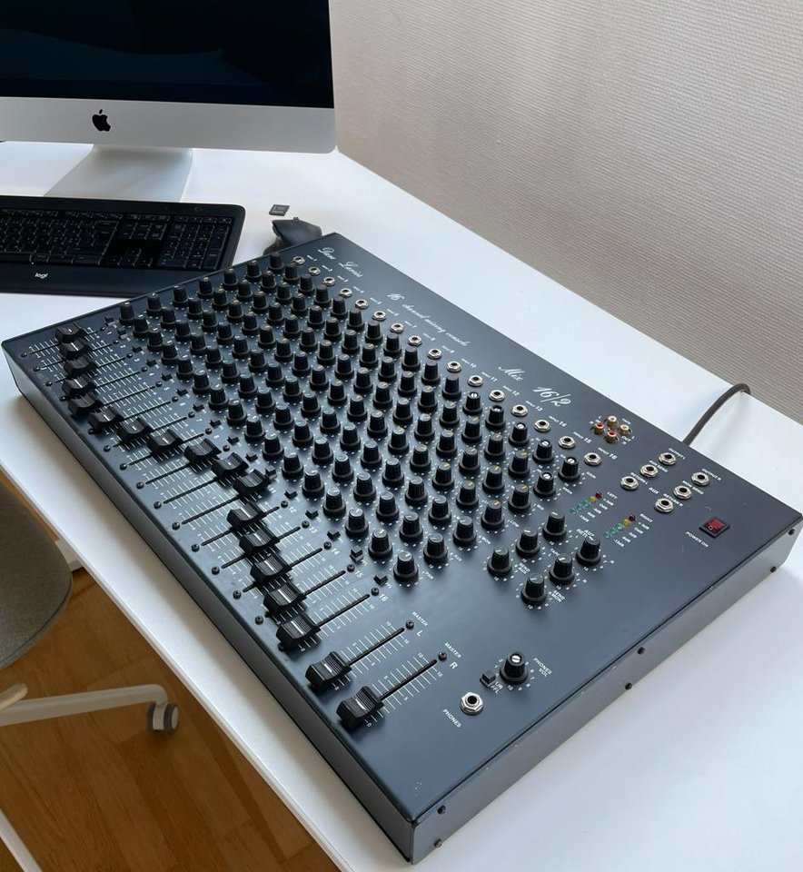 Dave Larios Analogt Mixerbord...