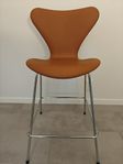 Fritz Hansen Sjuan barstolar cognac skinn