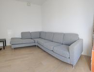 L soffa med två bord