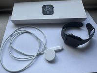 Apple Watch SE - 2nd gen (GPS + cellular)