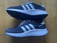Adidas Run 70s Skor 43 1/3 