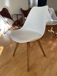 6 st Matsals stolar av vit plast med ekben