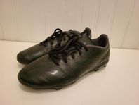 Fotbollsskor junior stl 38