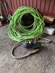 Vattenpump trädgårdspump och slang