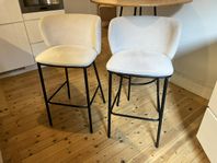 Barstolar - Scandinavian Selection med tillhörande bord