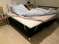Dubbelsäng skänkes mot avhämtning