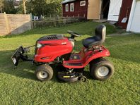 MTD Optima LG 200 Gräsklippar Traktor med Plogpaket