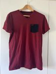 T-shirt med fickdetalj