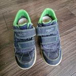 Sneakers strl 28