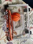 en liten basket korg o bol