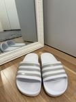 Adidas tofflor