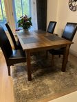Matbord i ek och 4 stolar
