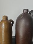 2 st gamla keramikbuteljer