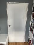 Bortskänkes 2st dörrar med karm 9x21 .