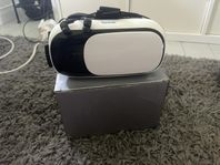 VR glasögon med hörlurar