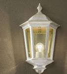 Vägglampa utomhus i klassisk stil. Pris: 199 kr.