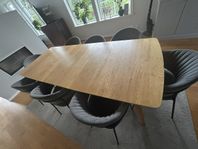 Matbord i ekfaner