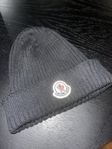 Moncler mössa (one size)