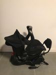 Britax babyskydd med bas och med ISOFIX