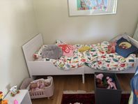 Oanvänd växasäng från Ikea, inkl madrass