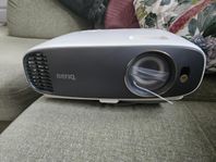 Benq w1700 4k projektor med takfäste , duk