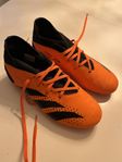 Fotbollsskor Adidas Predator strl 36 2/3