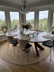 Stort fint specialbeställt matbord m iläggsskiva