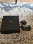 PlayStation 4 Pro 1TB – Fint skick + handkontroll