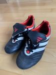 Adidas Fotbollskor storlek 38