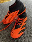 Fotbollsskor Adidas Predator strl 38 2/3