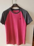 Röd och svart t-shirt från Hollister strl S