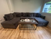 Soffa grå sammet med bädd och förvaring. Först till kvar