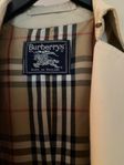 Burberrys ”trench” regnrock.